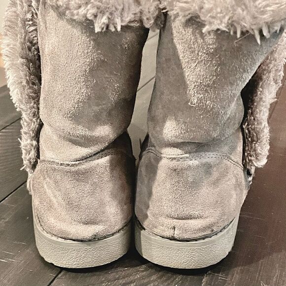 Light Grey, Suede, Women’s Fuzzy, Pull-On Boots. Size 10. - Picture 6 of 7